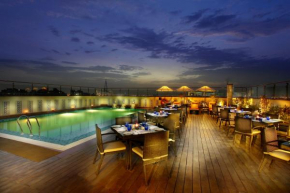  Mahagun Sarovar Portico Suites  Газиабад